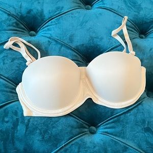 Victoria’s Secret PinkWEAR EVERYWHERE STRAPLESS PUSH-UP bra